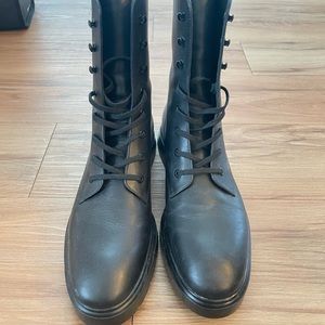 Stuart Weitzman Mckenzee Boots in Black